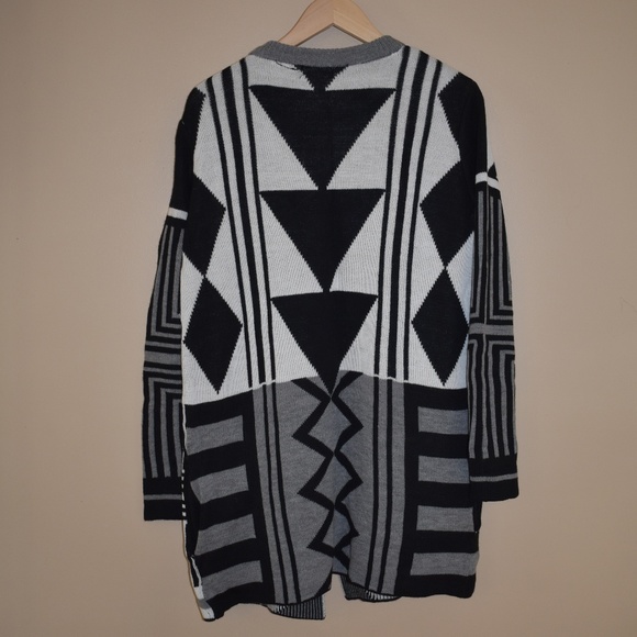 Geometric Sweater - Picture 4 of 4